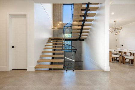 Guide pratique pour une installation d'escaliers réussie dans votre maison